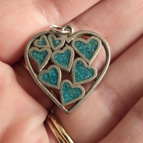 Vintage heart pendant Southwestern style crushed turquoise chips silver tone - Picture 6 of 6